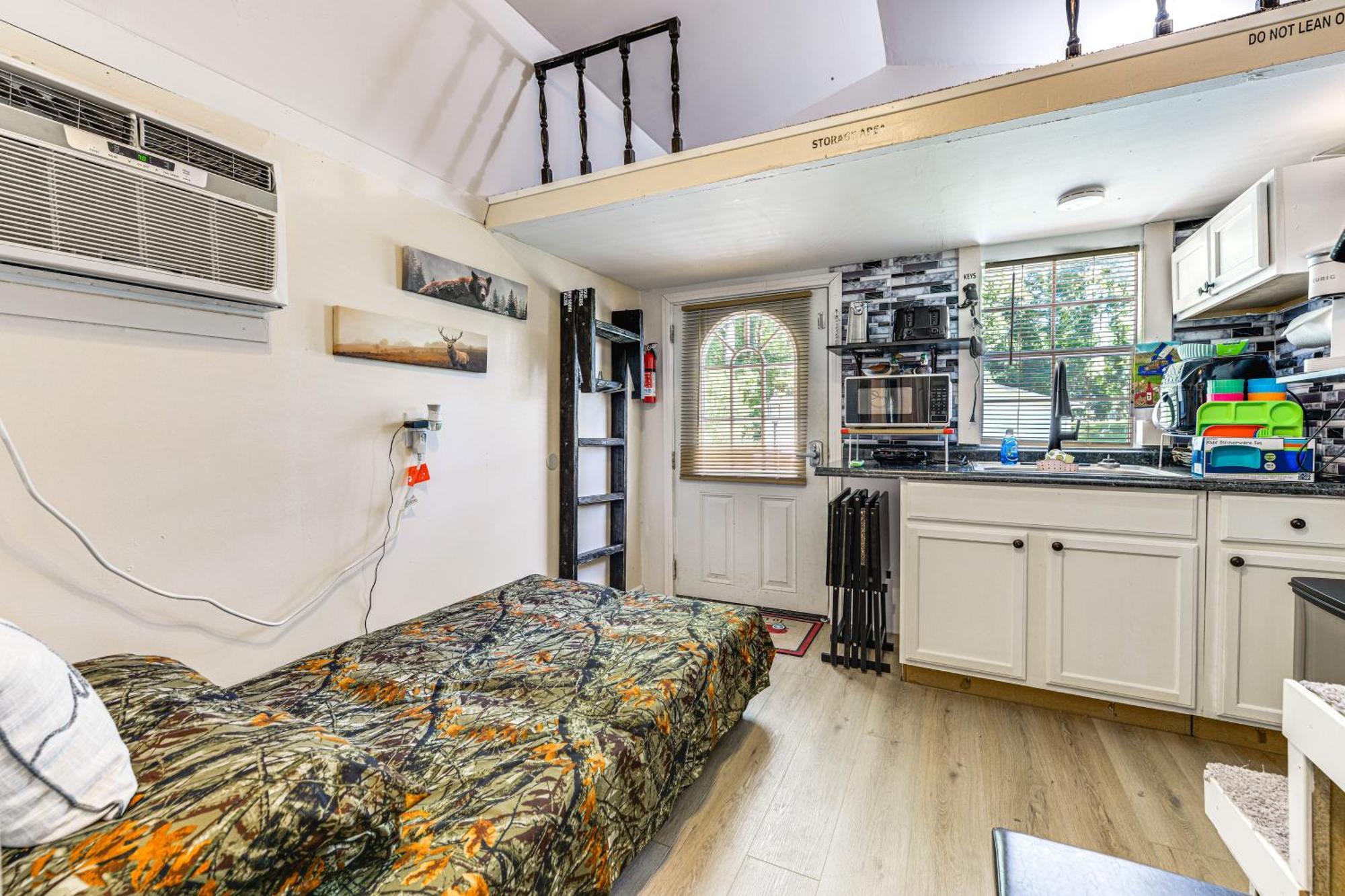 Pet-friendly Tiny With Patio *