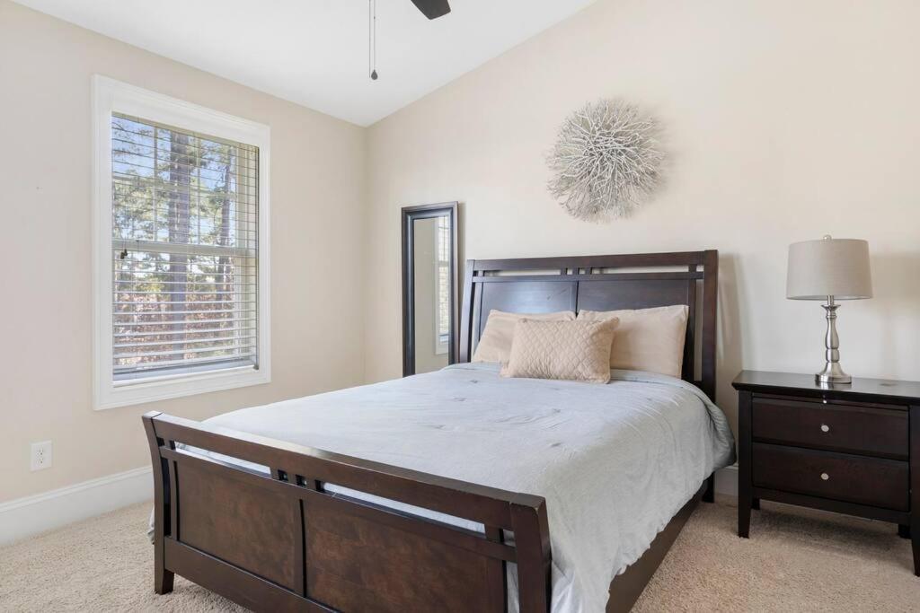 Spacious Family Getaway ~ Fire Pit~ Private Office * Raleigh