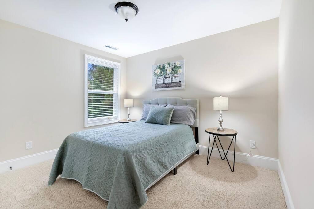 Spacious Family Getaway ~ Fire Pit~ Private Office * Raleigh