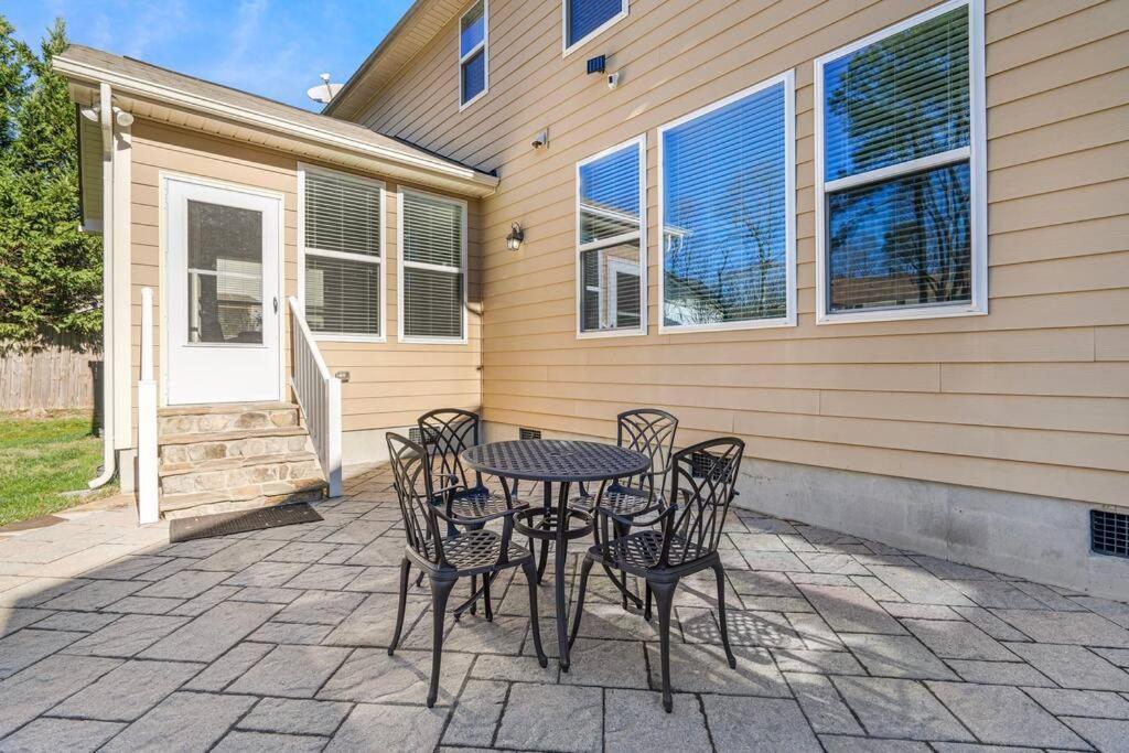Spacious Family Getaway ~ Fire Pit~ Private Office