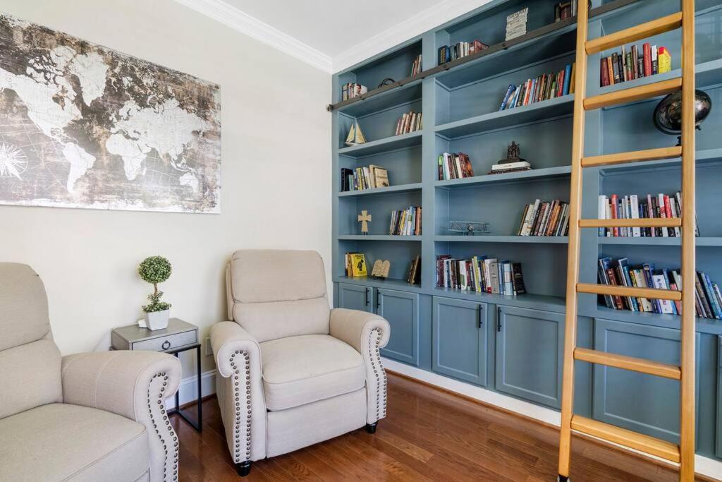 Spacious Family Getaway ~ Fire Pit~ Private Office Raleigh