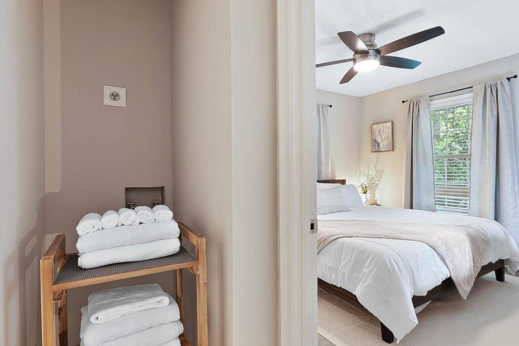 Apartment 2 Min Drive To Downtown! A Cozy 2br In Raleigh! Raleigh