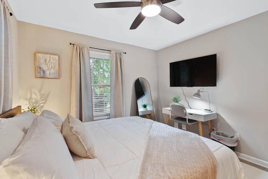 2 Min Drive To Downtown! A Cozy 2br In Raleigh! Raleigh