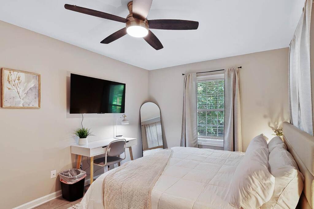 2 Min Drive To Downtown! A Cozy 2br In Raleigh! Raleigh