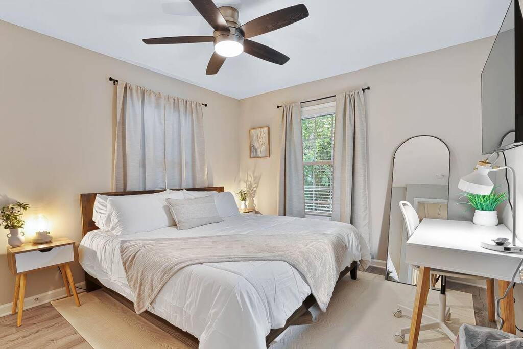 2 Min Drive To Downtown! A Cozy 2br In Raleigh! Apartment *