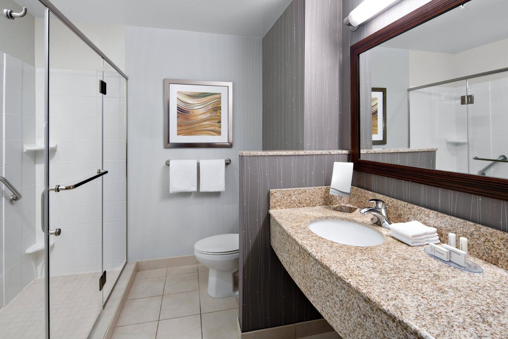 Courtyard By Marriott North/triangle Town Center Hotel