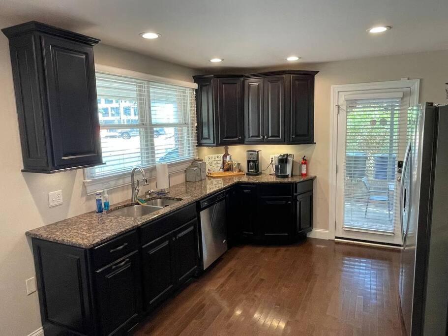 Amazing Location - Walk Across To North Hills *