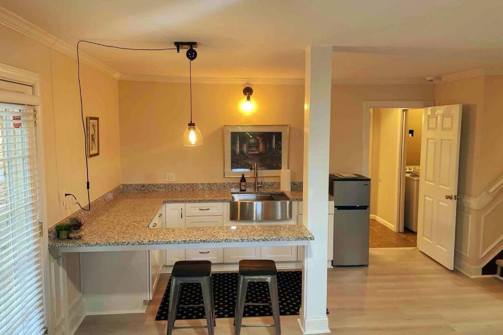 Amazing Location - Walk Across To North Hills *