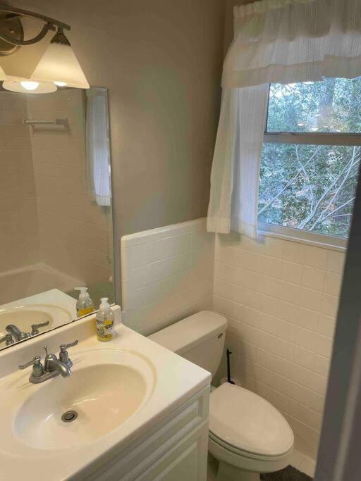 Amazing Location - Walk Across To North Hills Raleigh