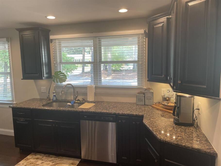 Amazing Location - Walk Across To North Hills Raleigh