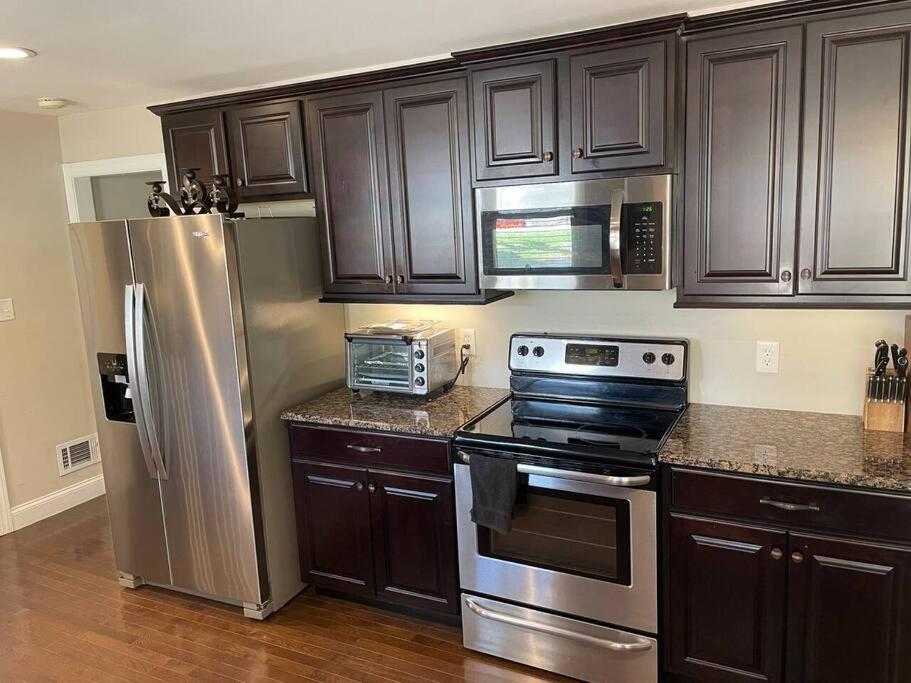 Amazing Location - Walk Across To North Hills *