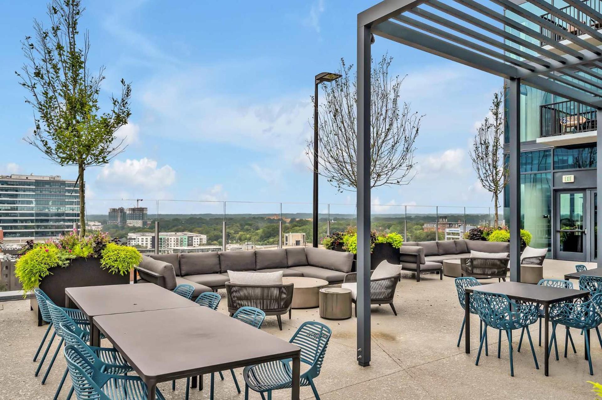 High-rise Free Parking & Sunset View 1 Apartment Raleigh