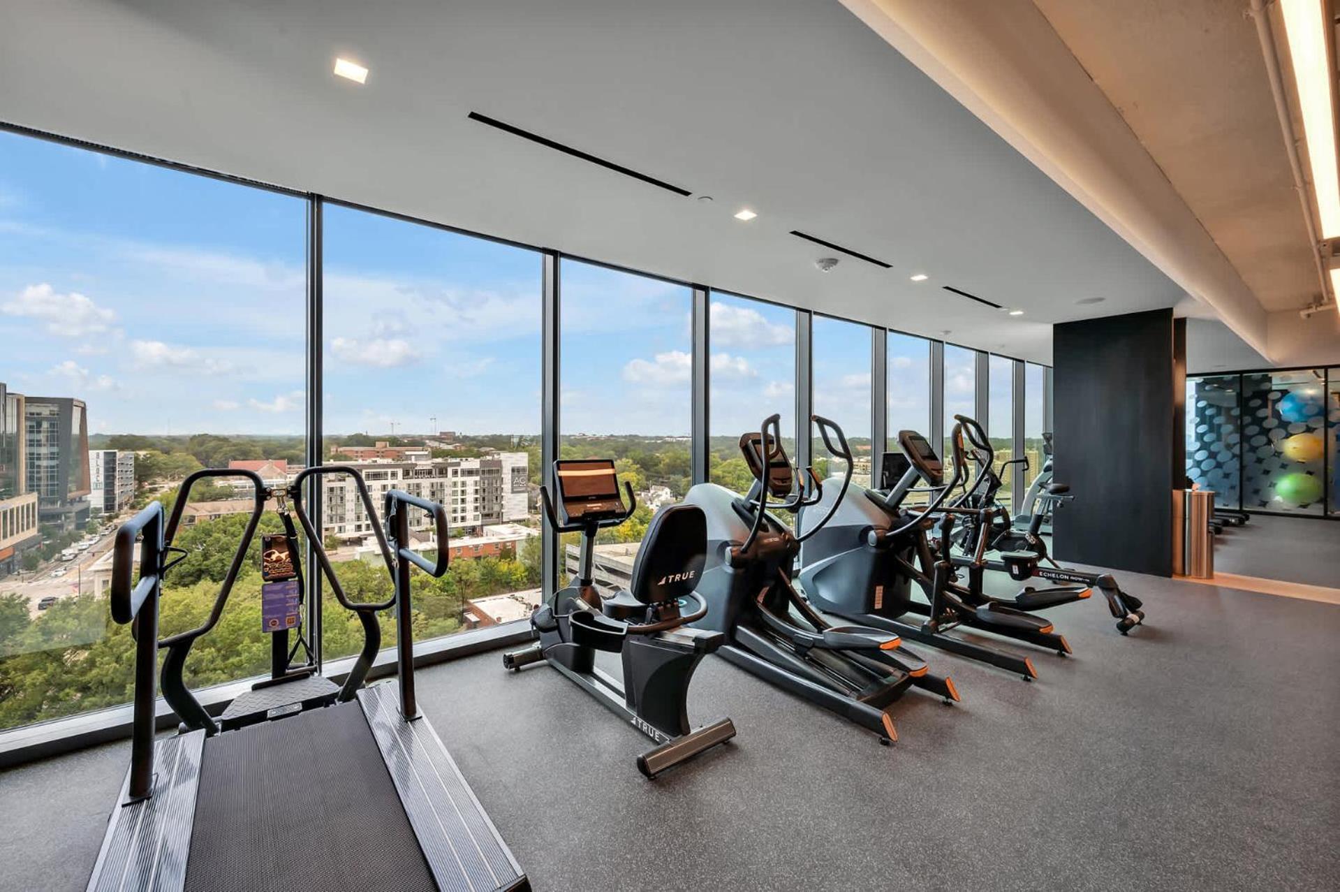 High-rise Free Parking & Sunset View 1 Apartment *