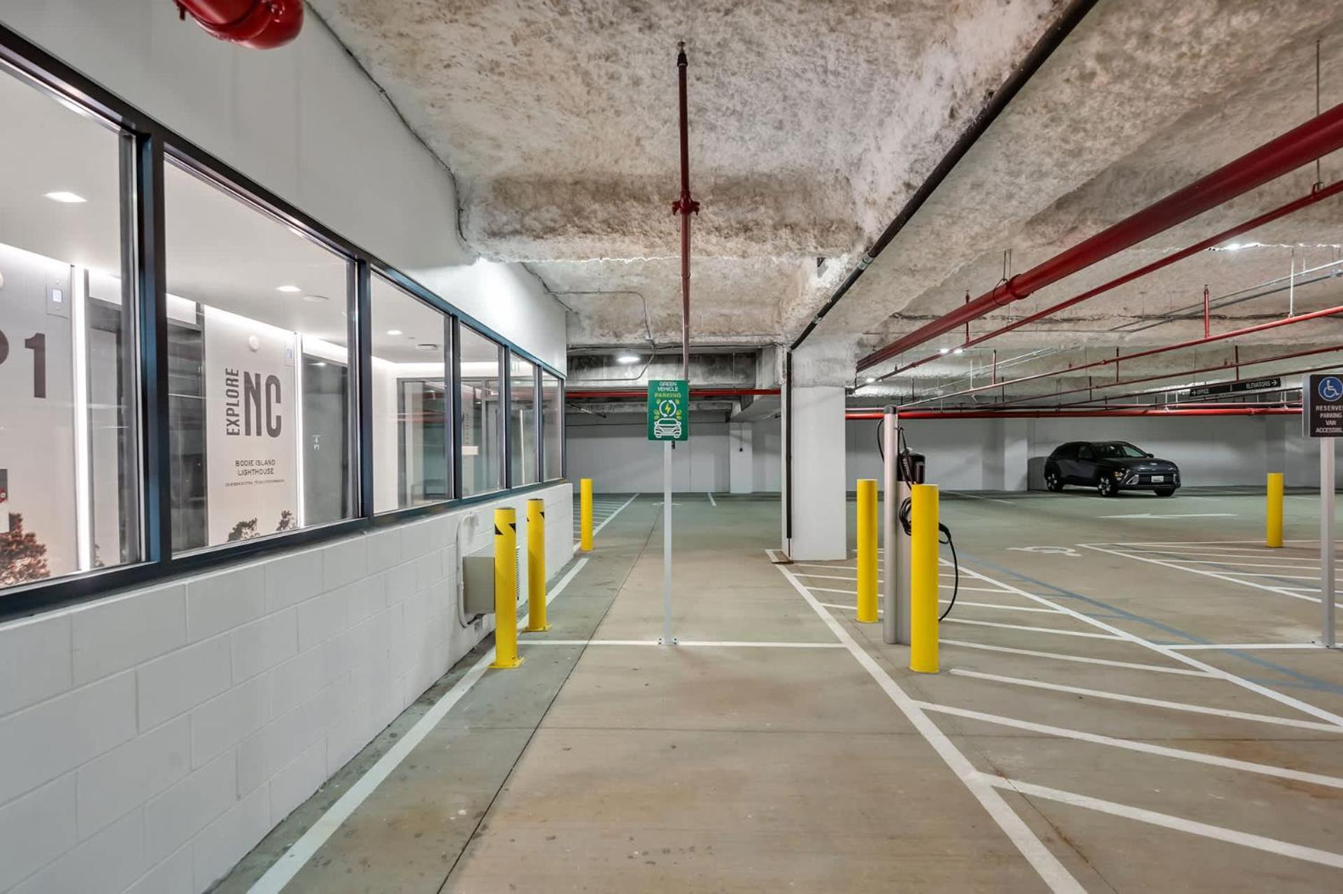 High-rise Free Parking & Sunset View 1 Apartment Raleigh