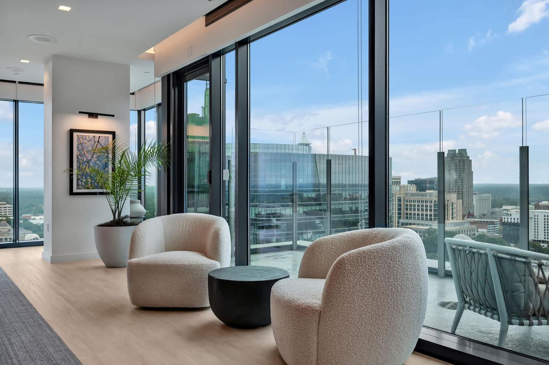 High-rise Free Parking & Sunset View 1 Apartment *