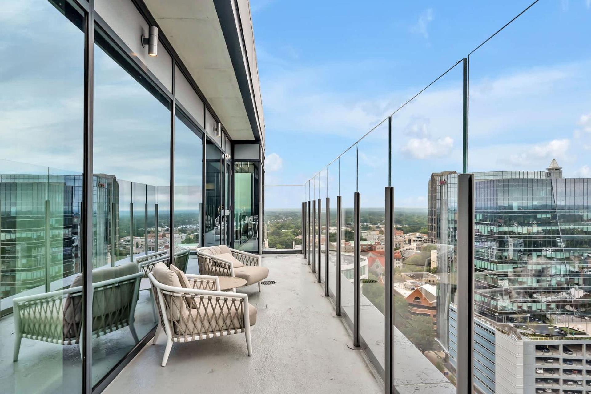 High-rise Free Parking & Sunset View 1 Apartment *