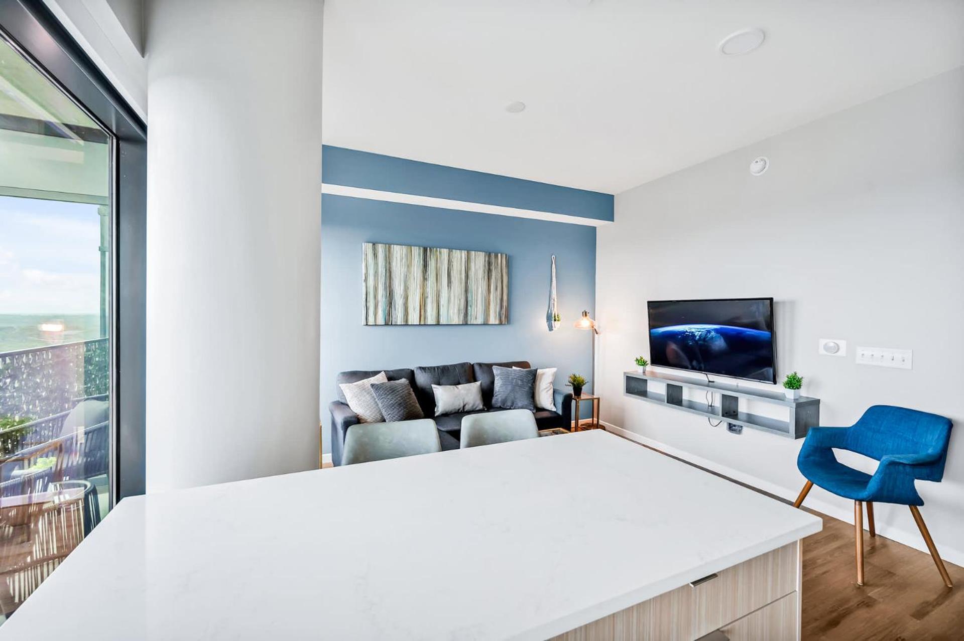 High-rise Free Parking & Sunset View 1 Apartment *