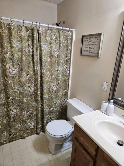 Holiday home Spacious 3br Retreat Perfect For Groups Near Downtown *