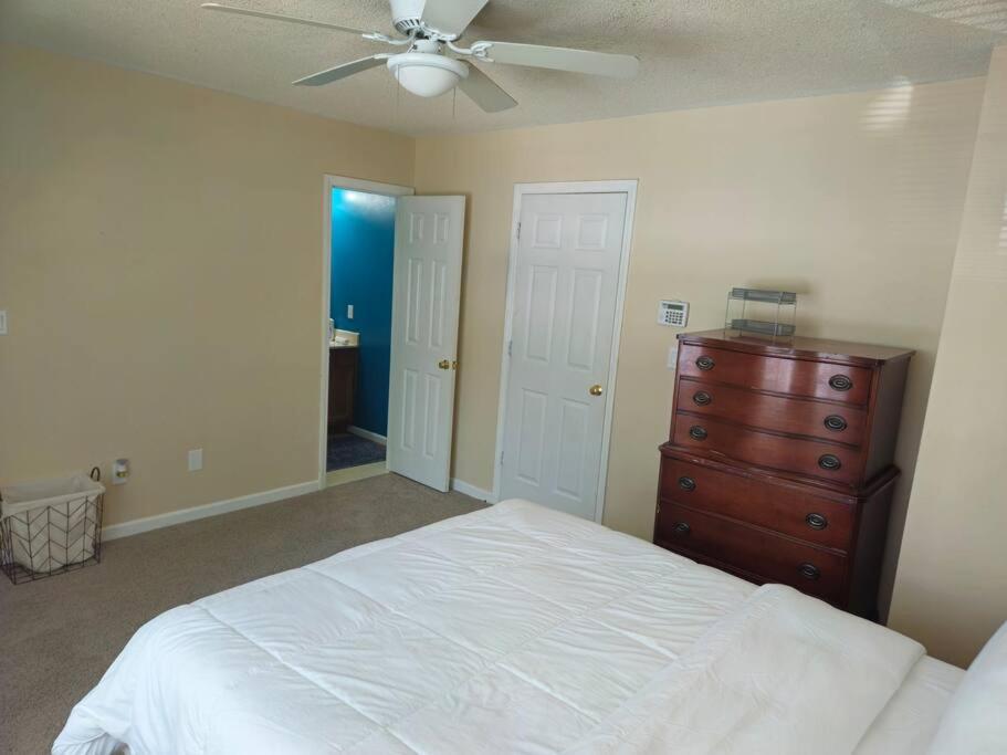 Spacious 3br Retreat Perfect For Groups Near Downtown Raleigh