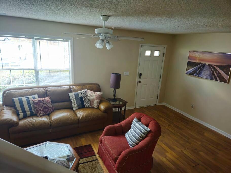 Holiday home Spacious 3br Retreat Perfect For Groups Near Downtown *