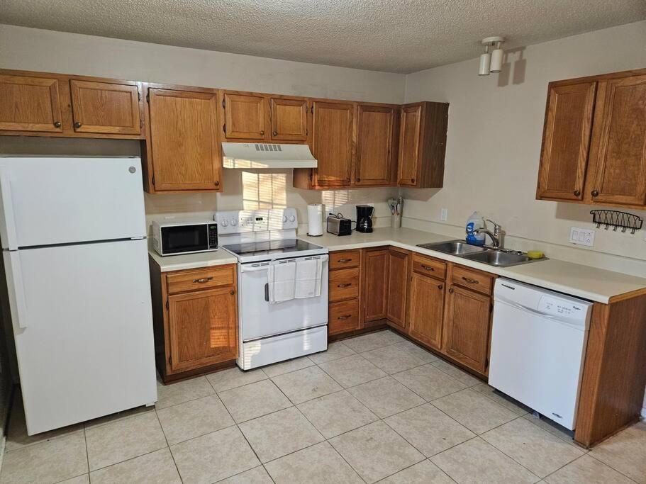 Spacious 3br Retreat Perfect For Groups Near Downtown Holiday home *