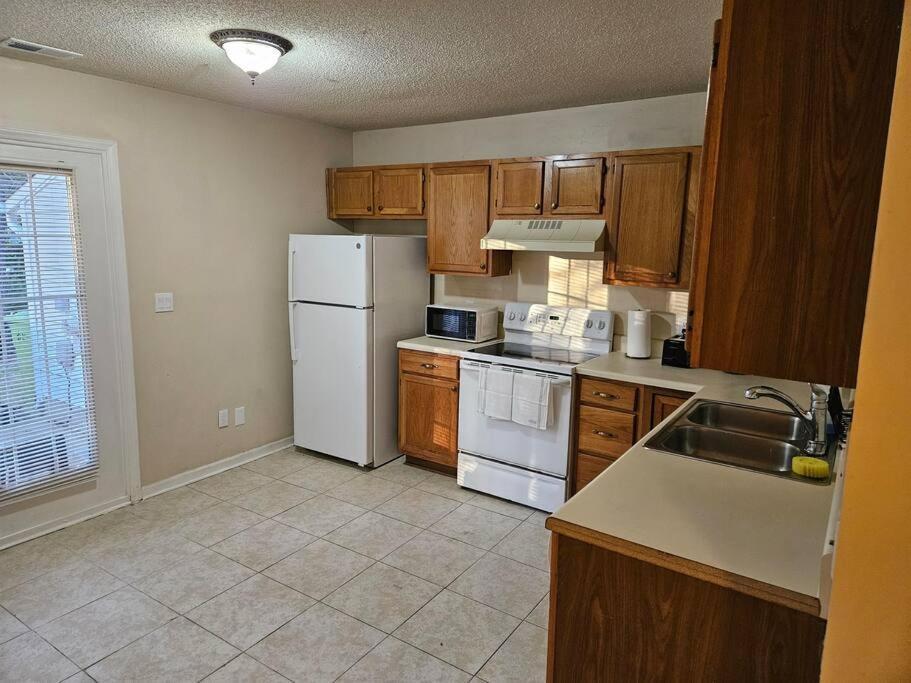 Spacious 3br Retreat Perfect For Groups Near Downtown Holiday home Raleigh