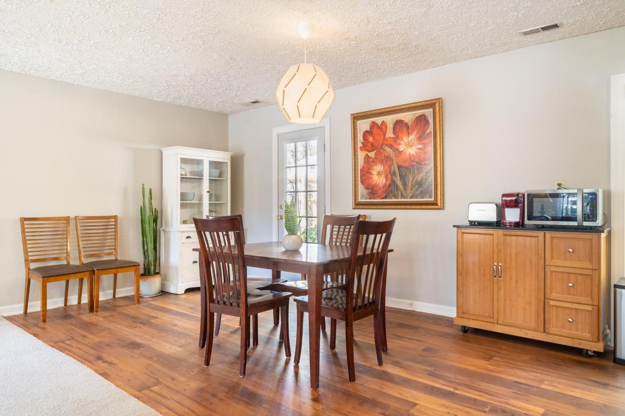 Casa de férias Birdwatchers 3br Escape Near Trails & Ncsu Raleigh