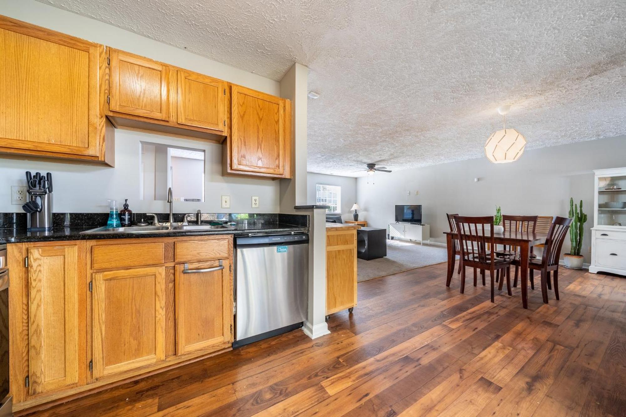 Birdwatchers 3br Escape Near Trails & Ncsu Casa de férias Raleigh