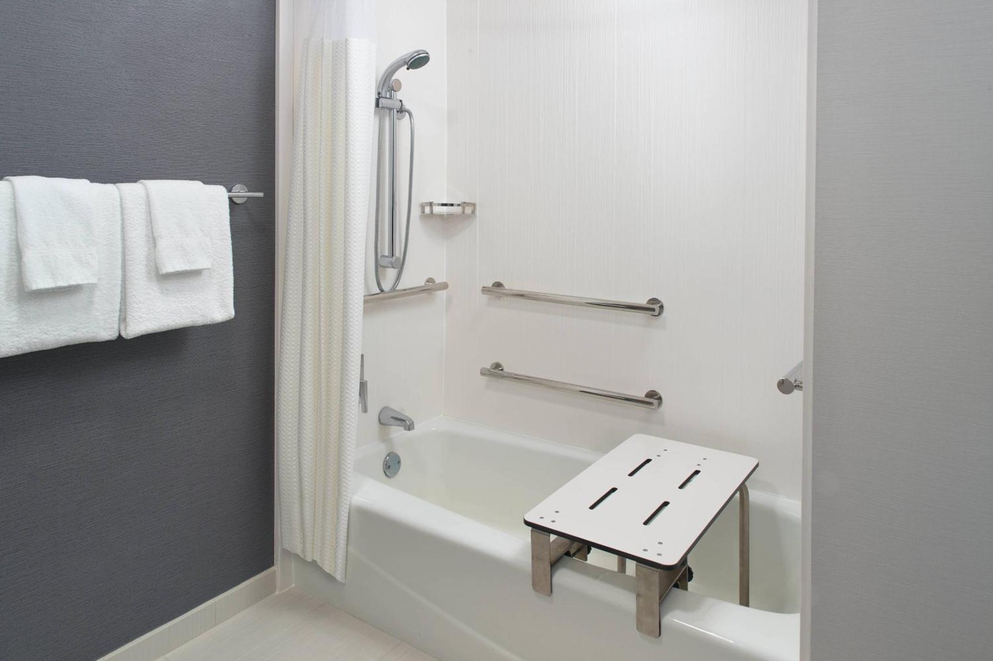 Courtyard By Marriott Midtown Hotel Raleigh