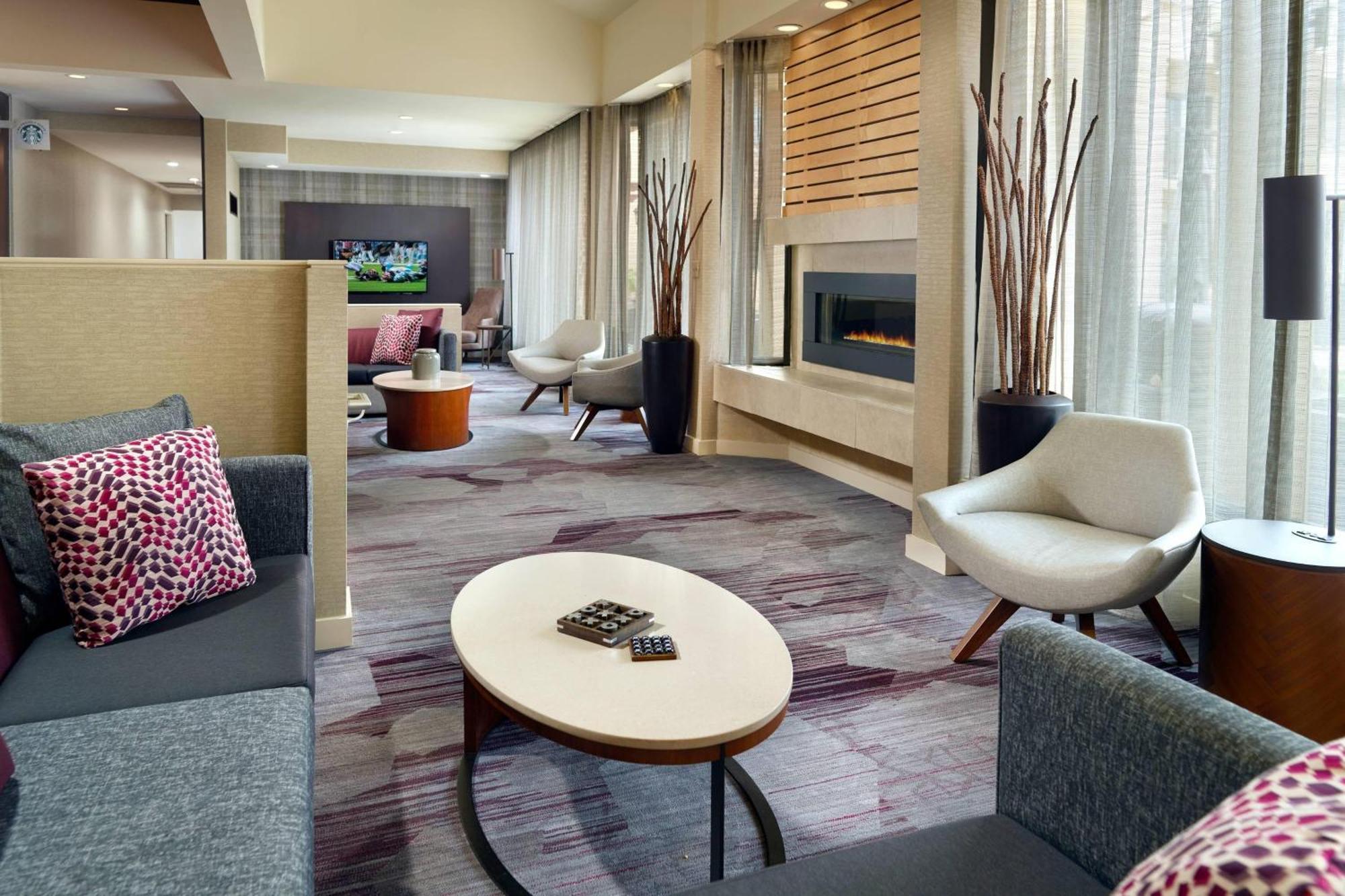Courtyard By Marriott Midtown Raleigh