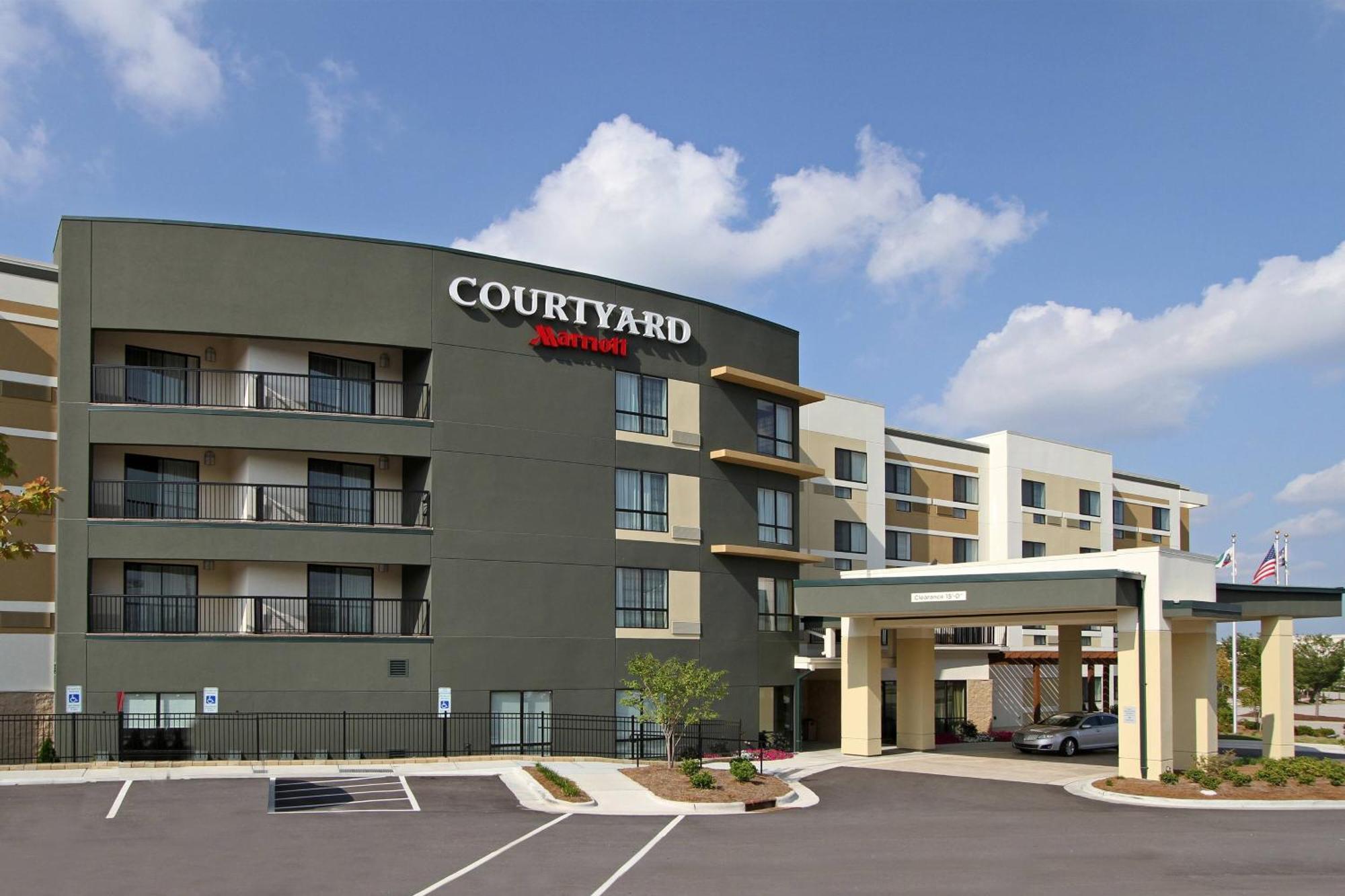 Courtyard By Marriott North/triangle Town Center Hotel