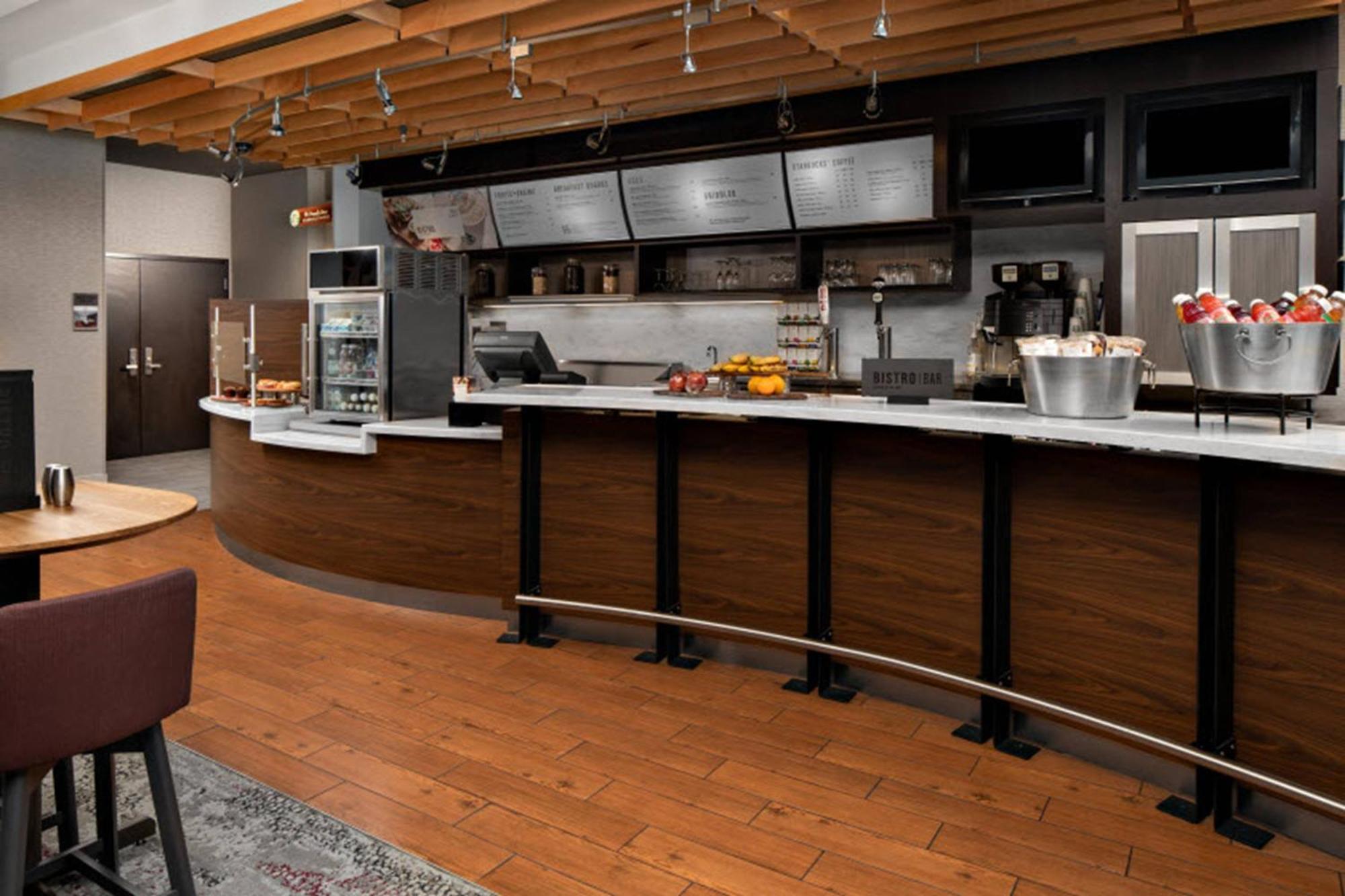 Courtyard By Marriott North/triangle Town Center 3*