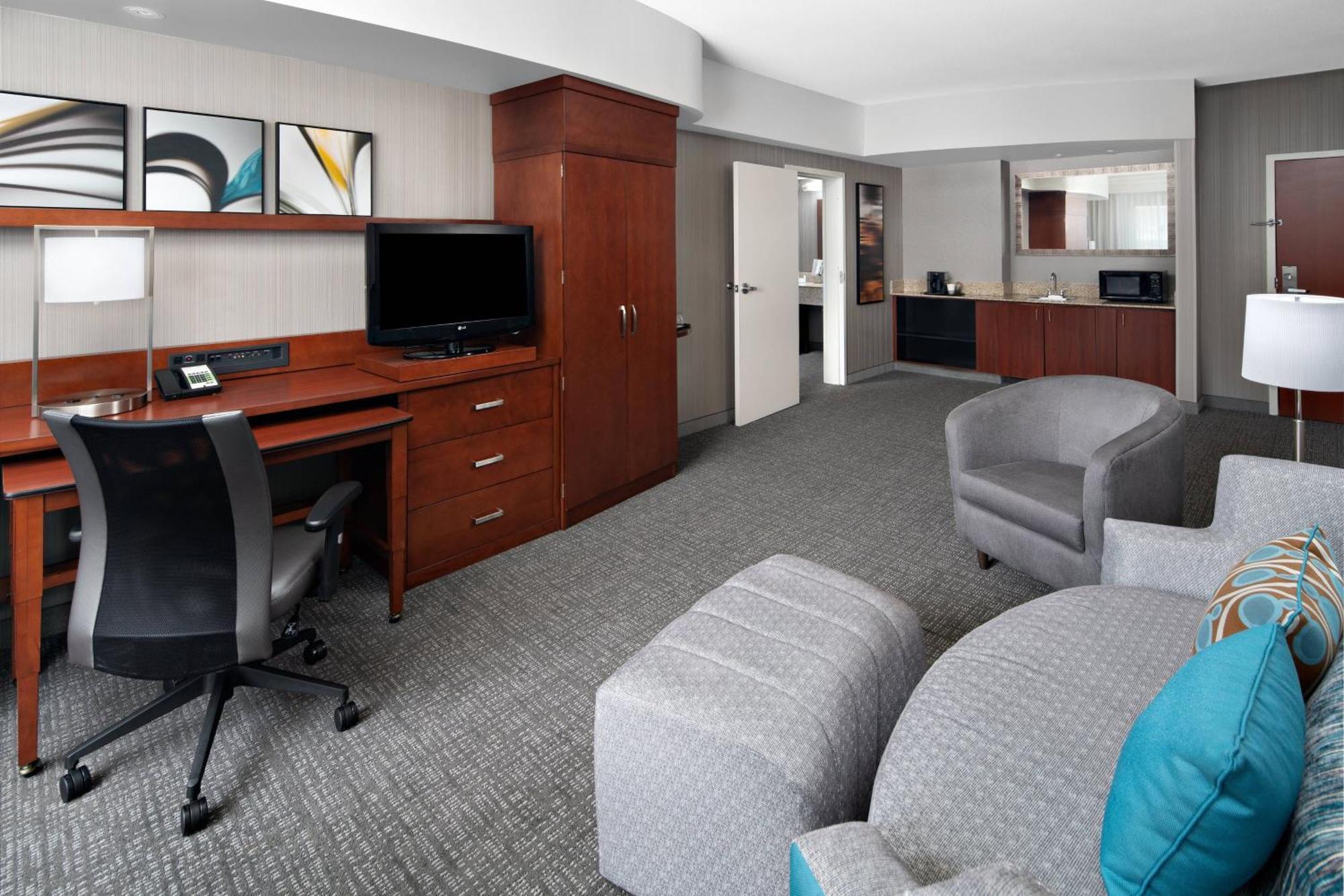 Courtyard By Marriott North/triangle Town Center