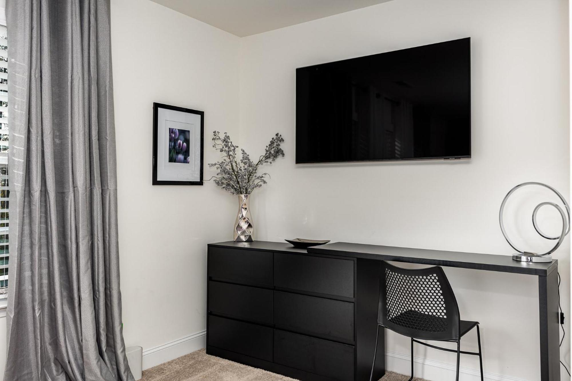 Stylish Getaway Near Center And Amphitheater