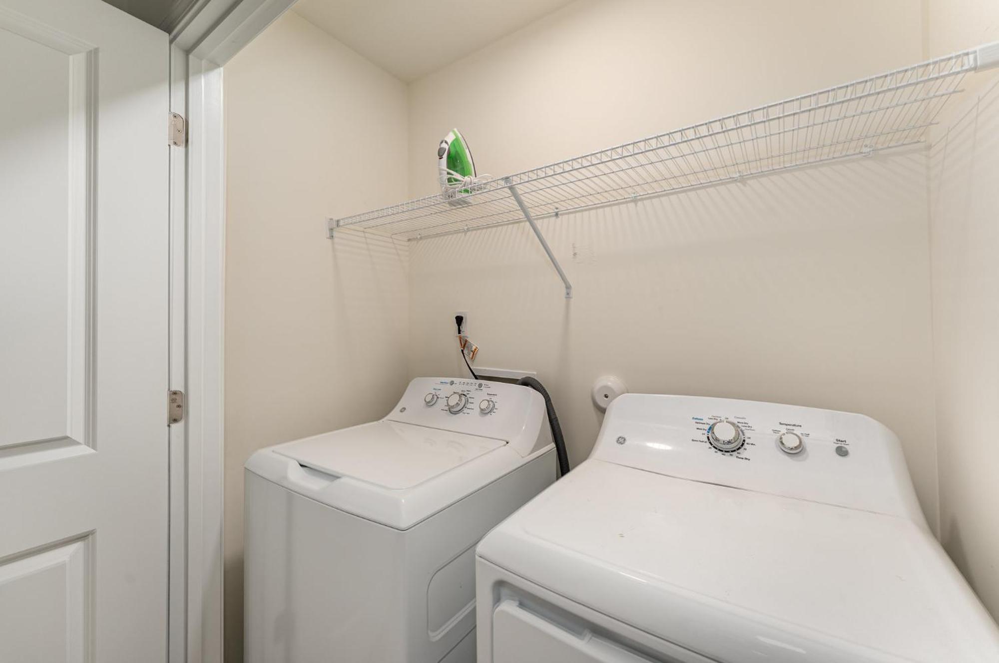 Stylish Getaway Near Center And Amphitheater Raleigh
