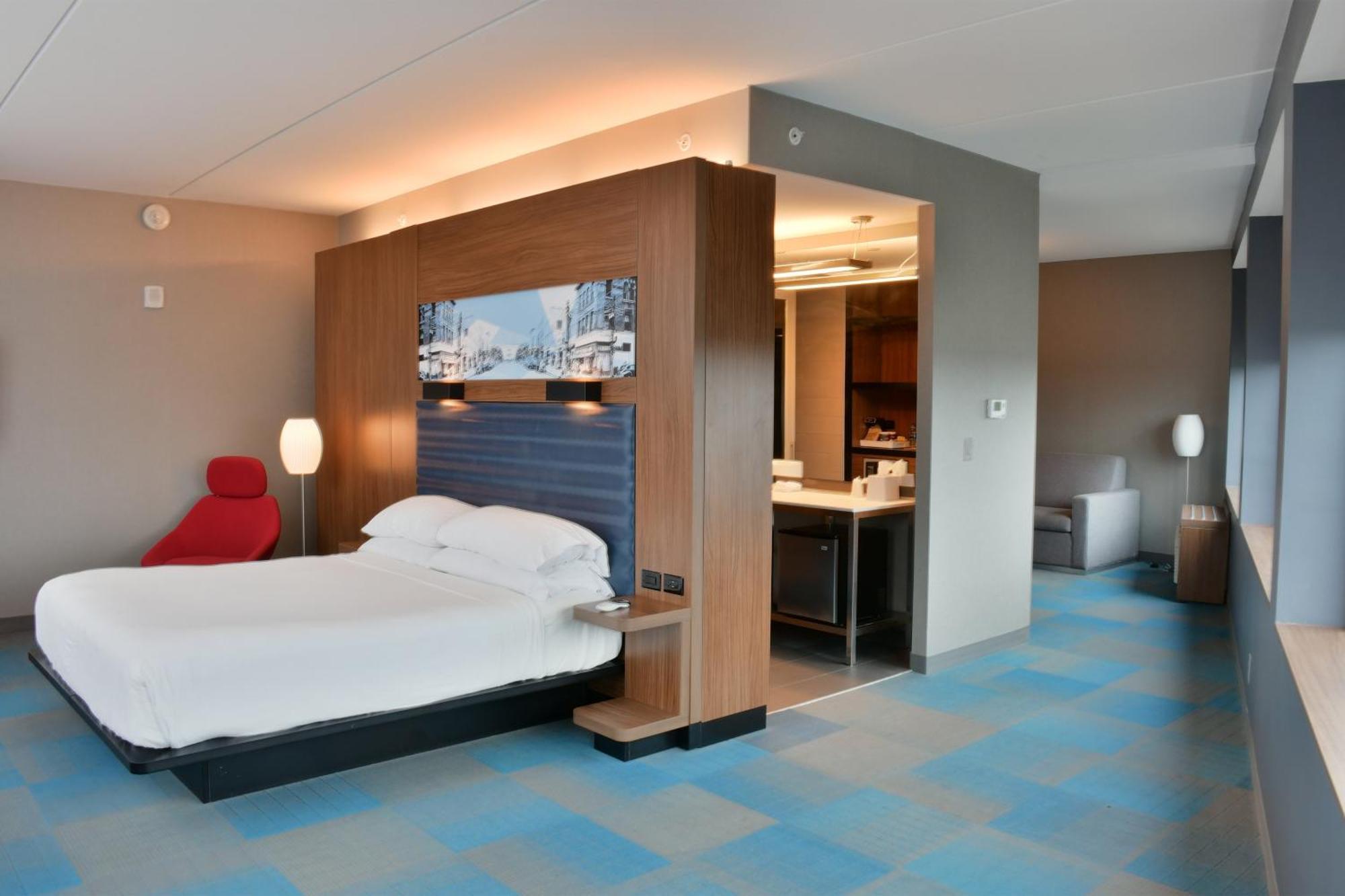 Aloft Hotel 3*