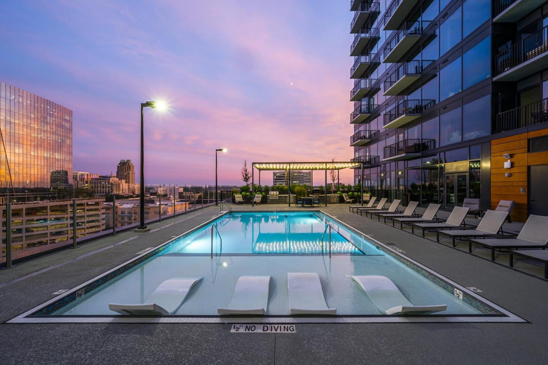 Apartment High-rise Free Parking & Sunset View 1