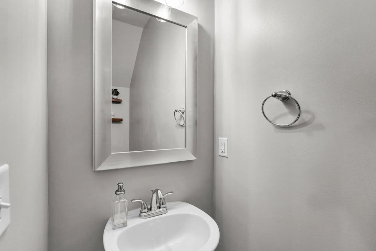 Peaceful 3br Near Soccer Park Apartamento Raleigh