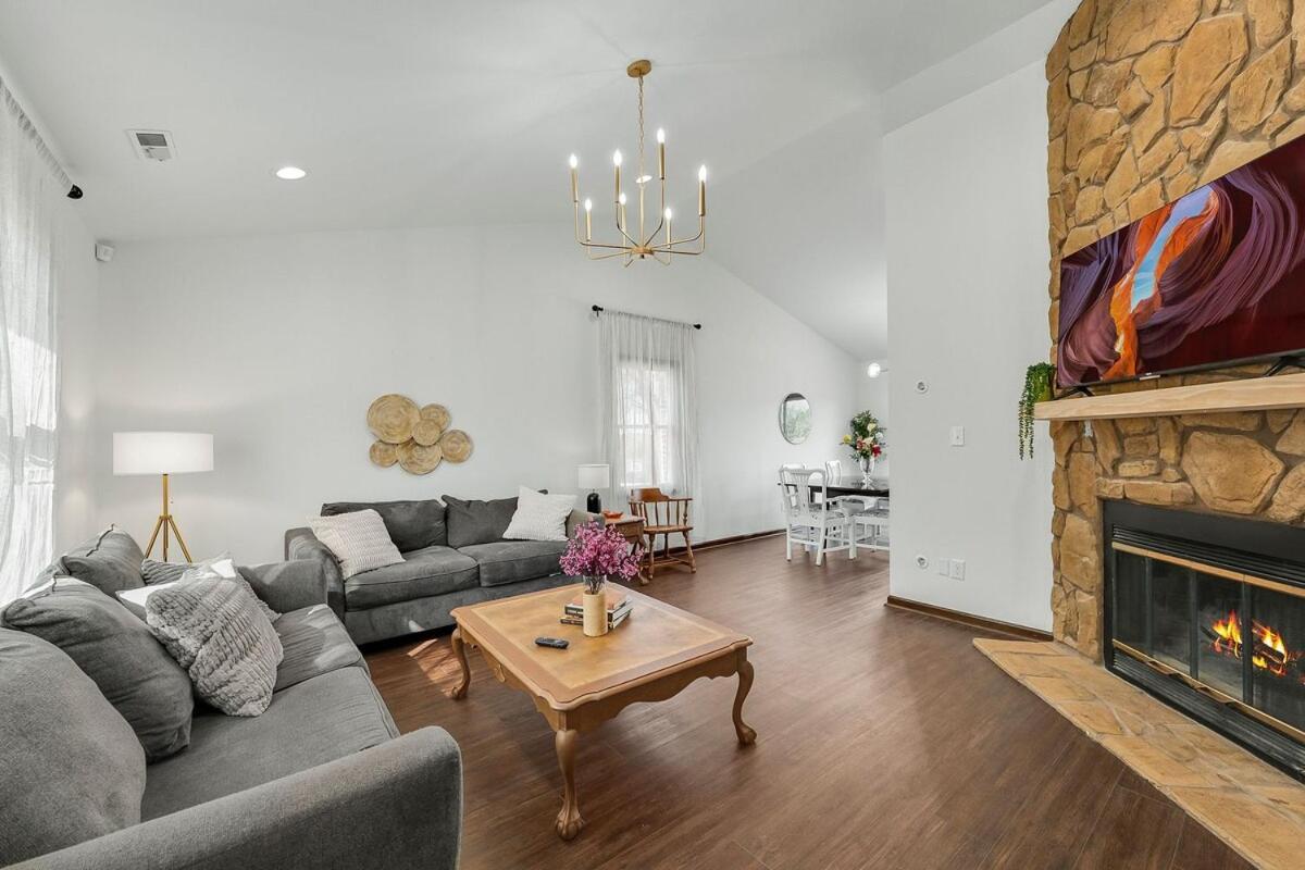 Comfortable In W Big Fenced Backyard Holiday home Raleigh