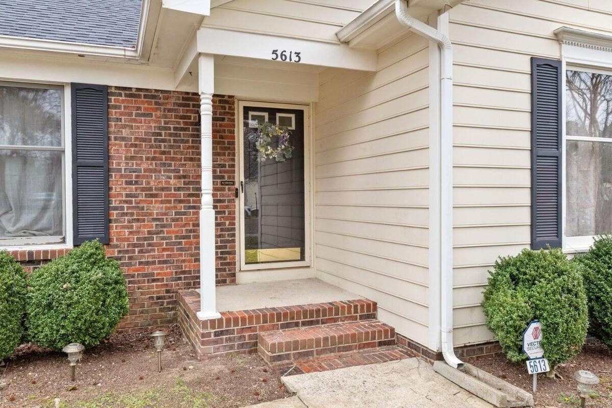 Holiday home Comfortable In W Big Fenced Backyard Raleigh