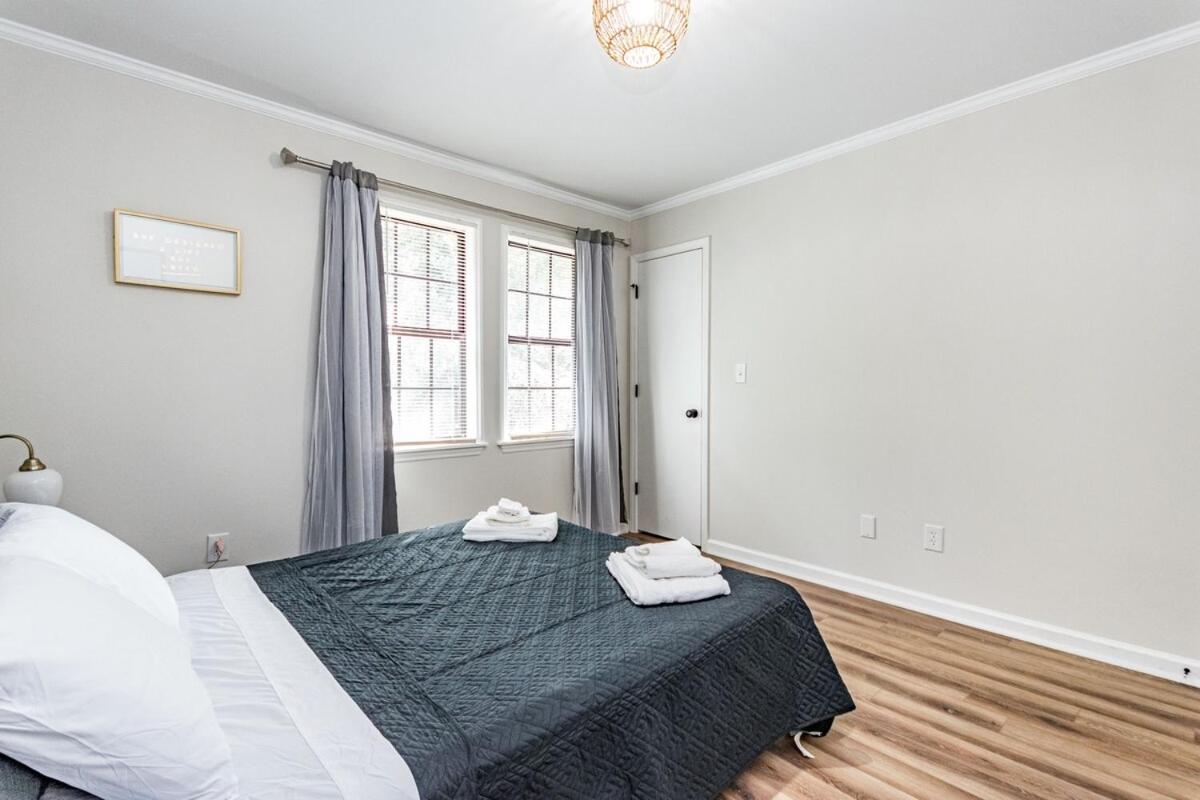 Beautiful 2 Bdr Townhome W King Bed And Free Wifi Holiday home *