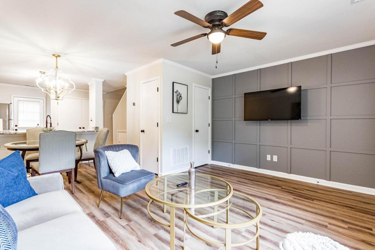 Holiday home Beautiful 2 Bdr Townhome W King Bed And Free Wifi