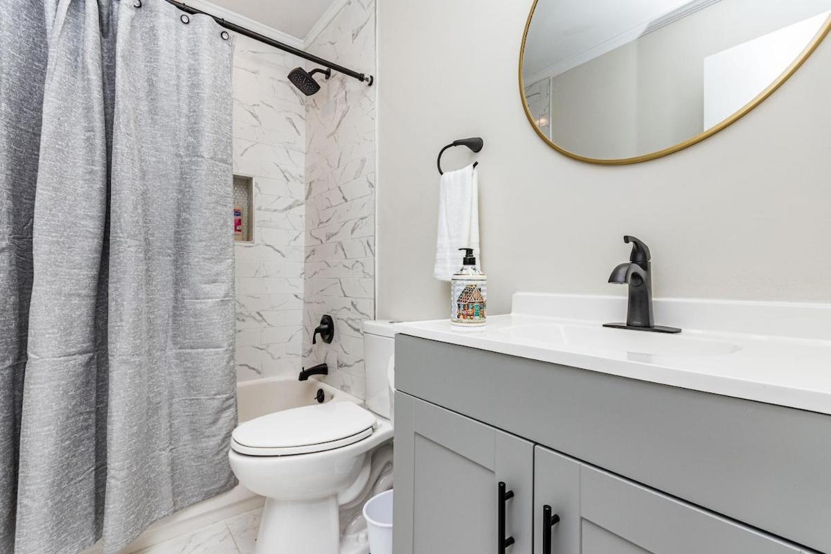 Holiday home Beautiful 2 Bdr Townhome W King Bed And Free Wifi Raleigh