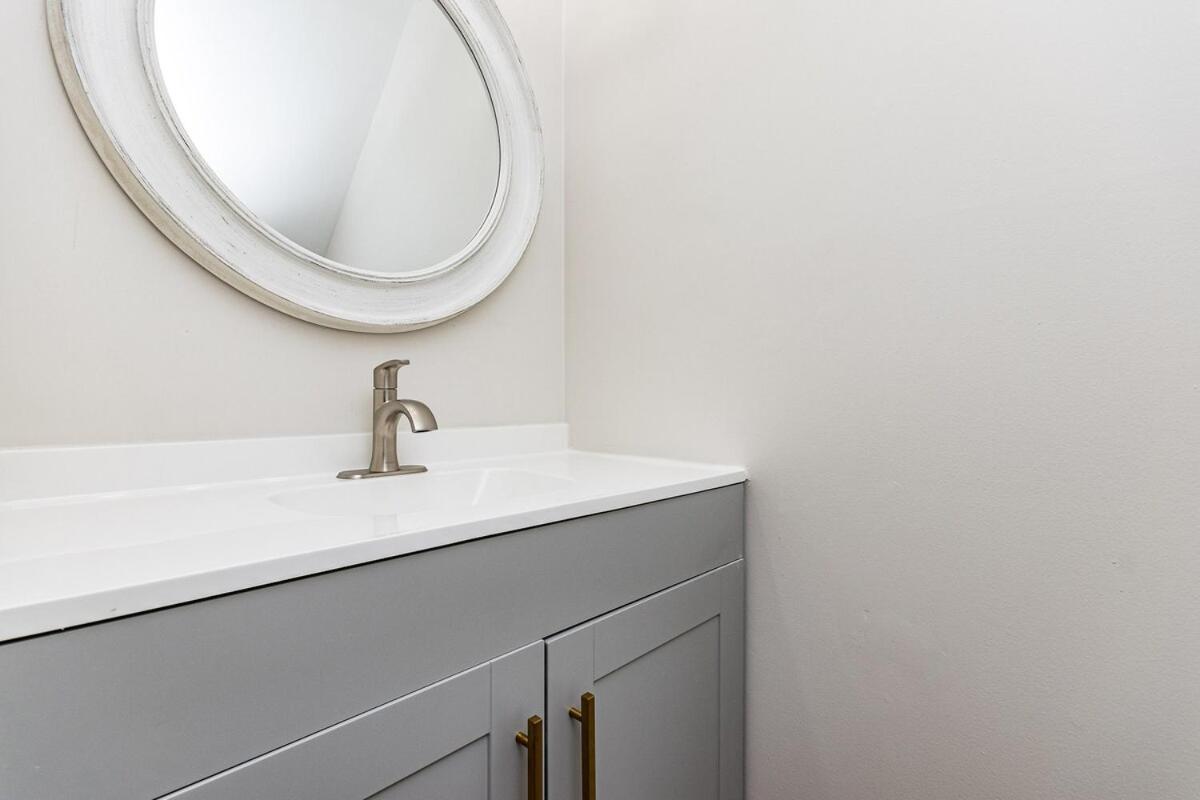 2 Bd Townhome Near Dt Holiday home