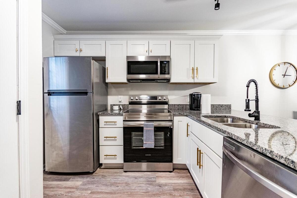 2 Bd Townhome Near Dt Holiday home *