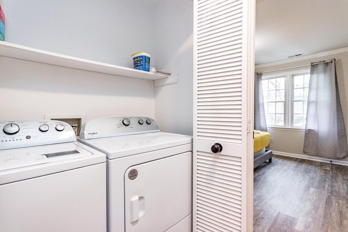 Double En Townhome Close To Wakemed
