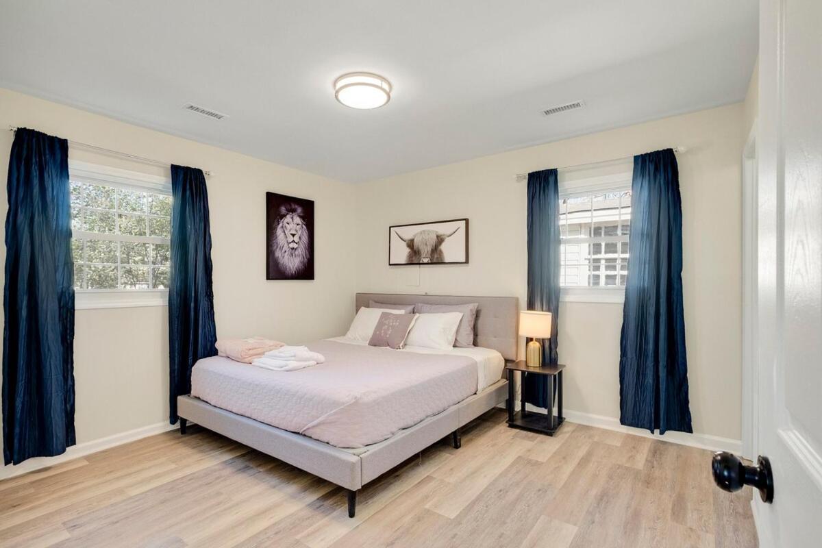 Chic With King Bed In
