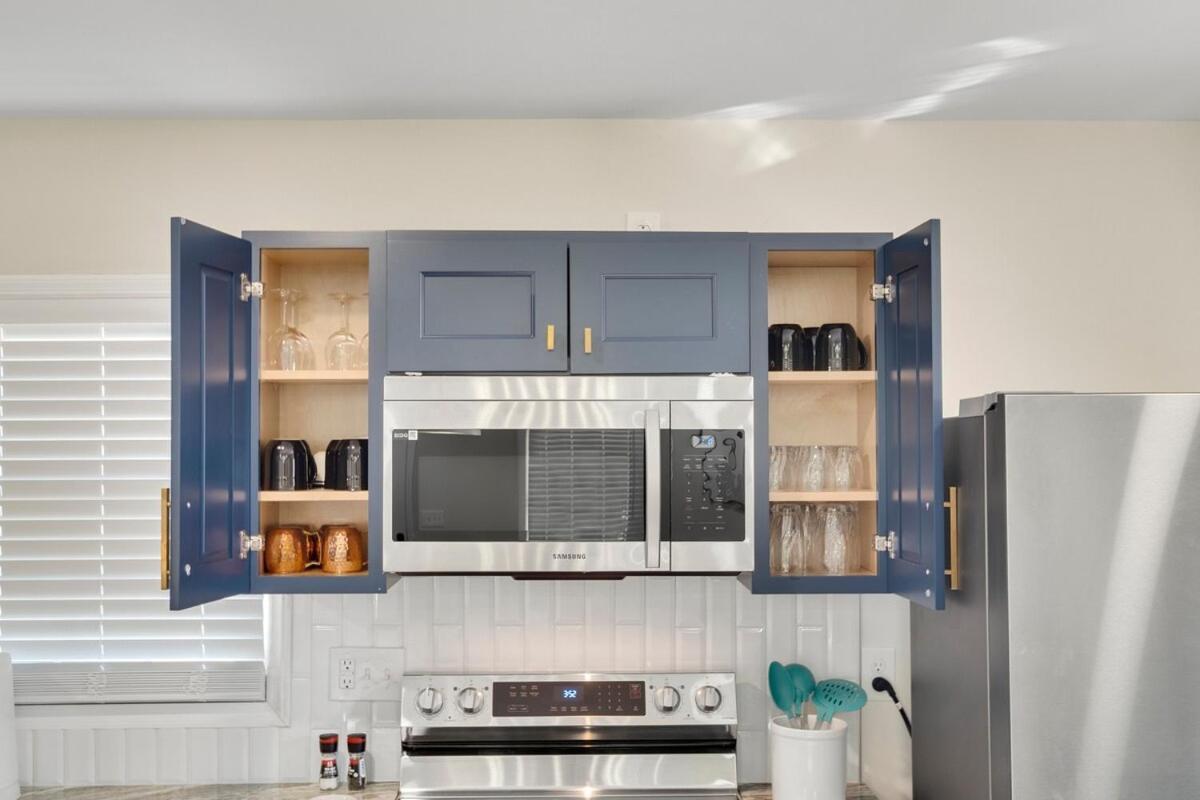 Holiday home Chic With King Bed In Raleigh
