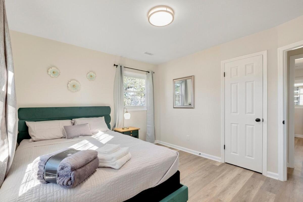 Holiday home Chic With King Bed In *