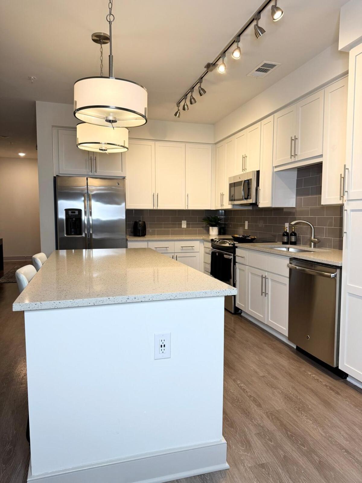 2 Bedroom Lux In Apartment
